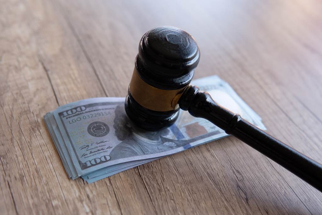 Могут ли приставы арестовать вклад, накопительный и металлический счет должника