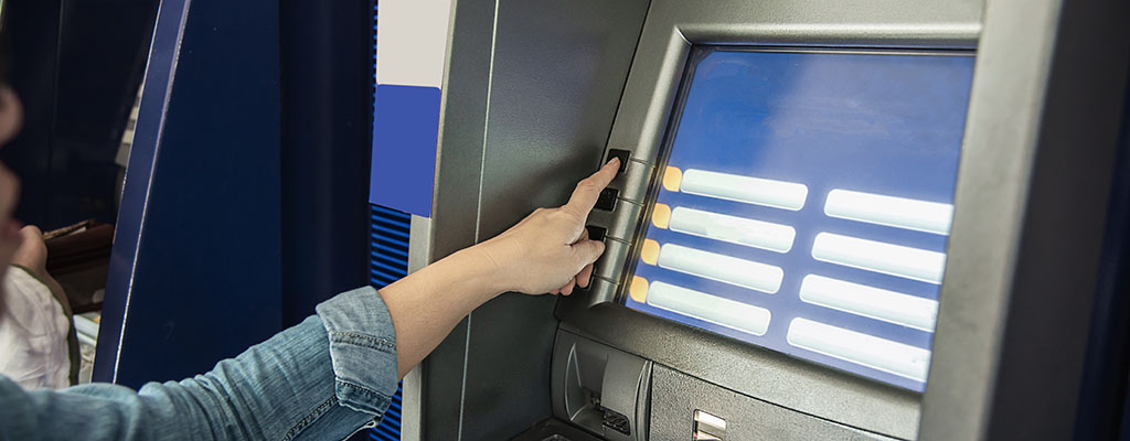 Надо ли оплачивать кредиты при отзыве лицензии у банка: куда обращаться