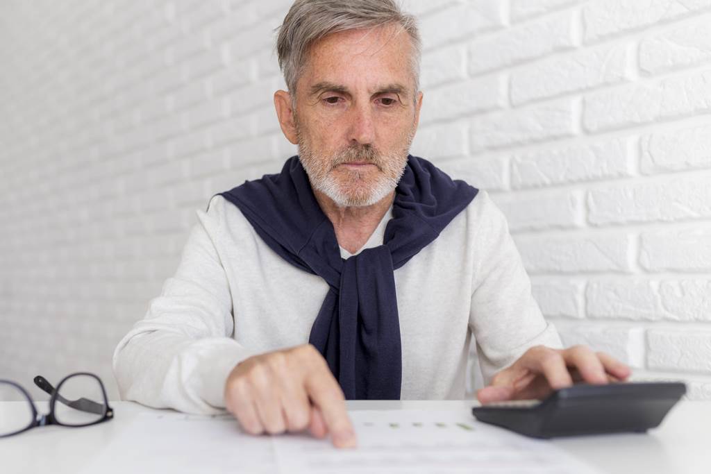 Могут ли приставы арестовать пенсию и почему